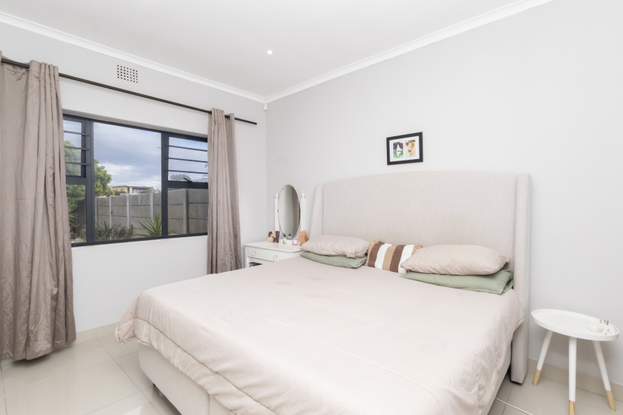 3 Bedroom Property for Sale in Sanddrift Western Cape